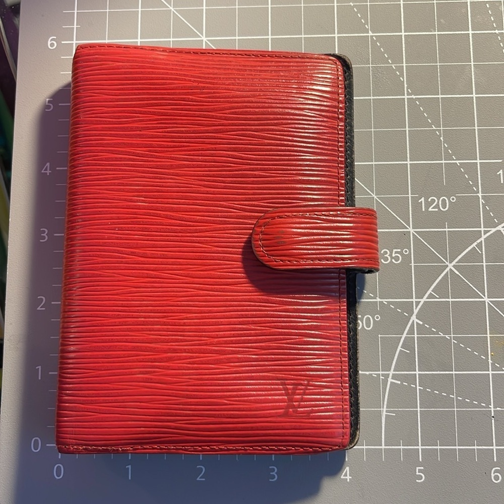 Louis Vuitton Authentic Epi Castillan Red Ring Agenda Cover. - Picture 8 of 8